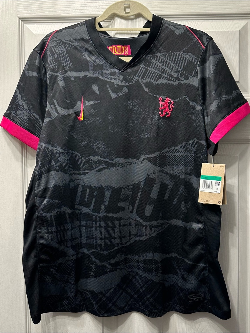 Nike Women’s Chelsea FC Black & Pink Soccer Jersey
